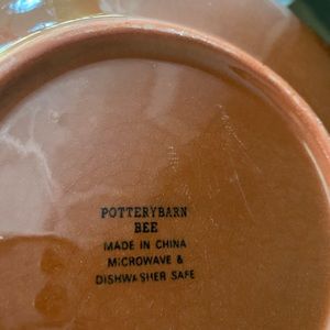 Pottery barn Bee plates set of 4-8.5 “ retired 1990’s